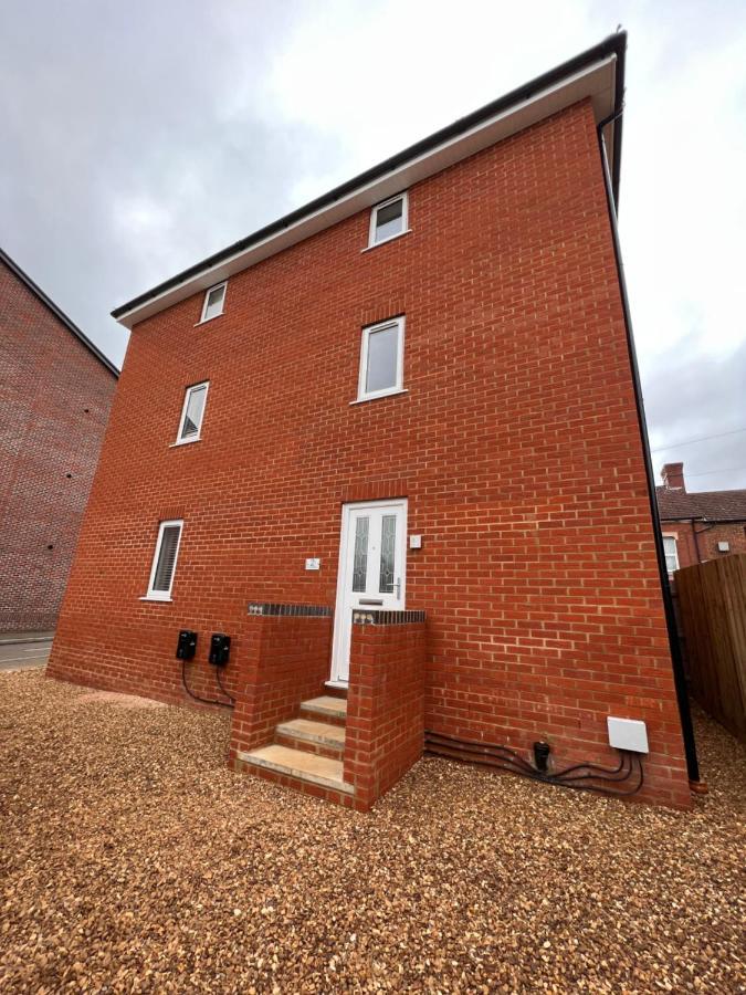 Superb Modern Flat In Northampton, Parking &Ev Apartman Kültér fotó