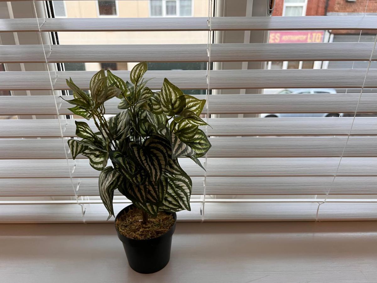 Superb Modern Flat In Northampton, Parking &Ev Apartman Kültér fotó