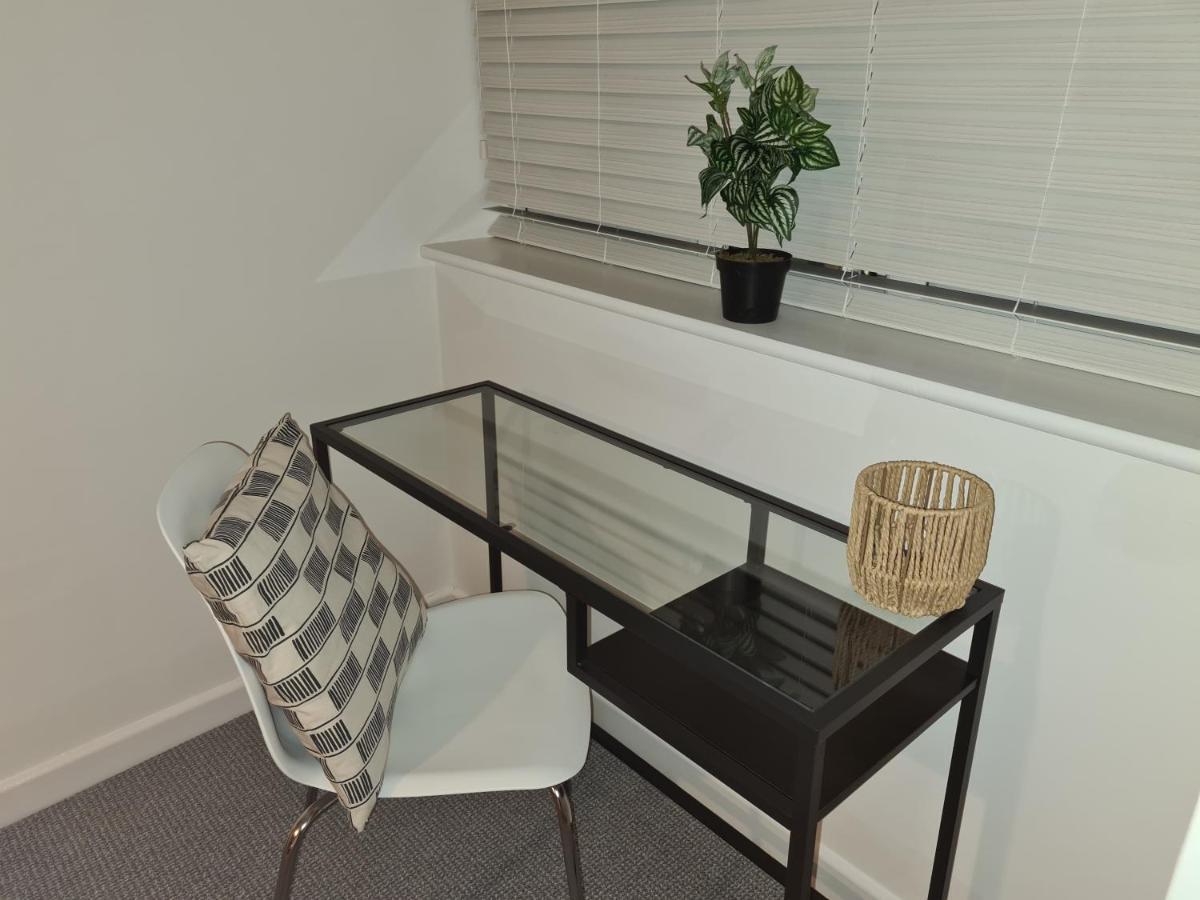 Superb Modern Flat In Northampton, Parking &Ev Apartman Kültér fotó